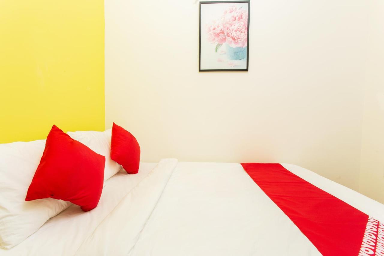 Отель Oyo 658 Euro Gold House And Coffee Дананг Экстерьер фото