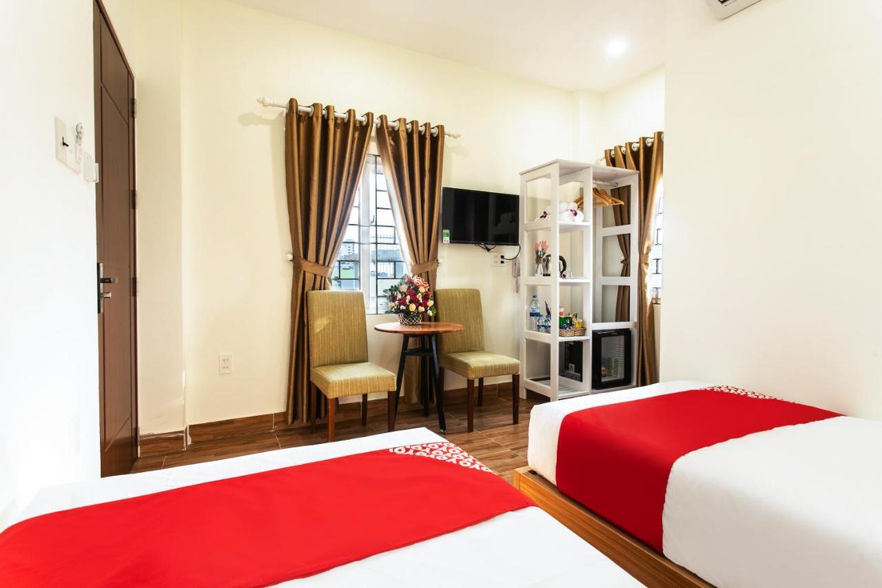 Отель Oyo 658 Euro Gold House And Coffee Дананг Экстерьер фото