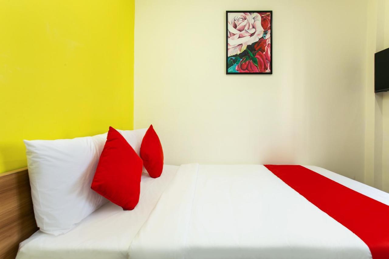 Отель Oyo 658 Euro Gold House And Coffee Дананг Экстерьер фото