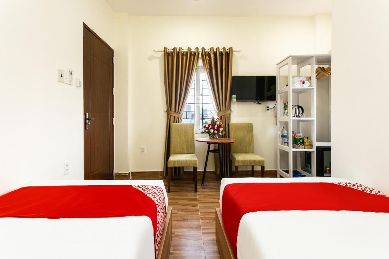 Отель Oyo 658 Euro Gold House And Coffee Дананг Экстерьер фото