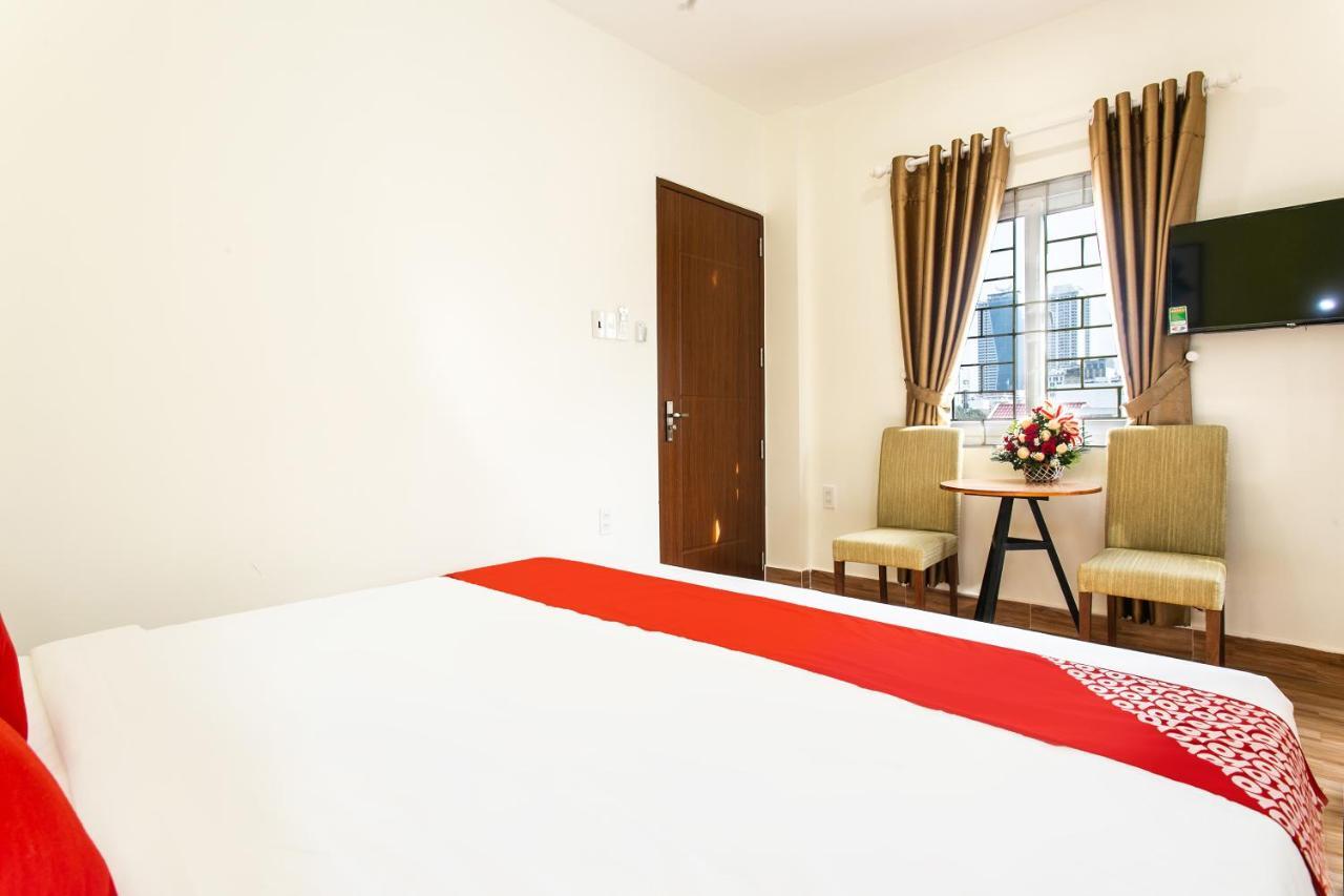 Отель Oyo 658 Euro Gold House And Coffee Дананг Экстерьер фото
