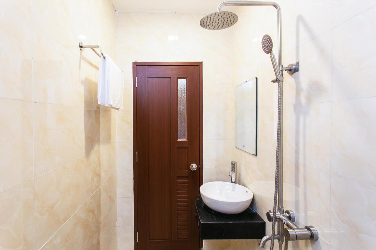 Отель Oyo 658 Euro Gold House And Coffee Дананг Экстерьер фото
